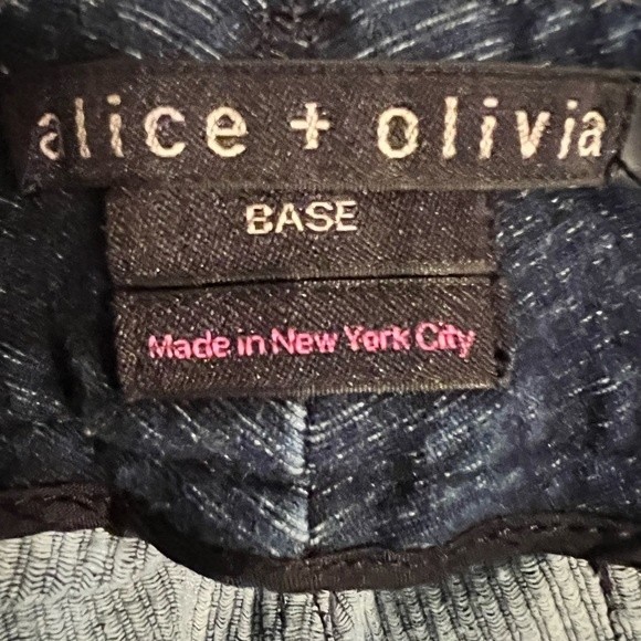 Alice + Olivia jeans size 4 distressed skinny base Jeans dark blue Made in NYC - Picture 3 of 9